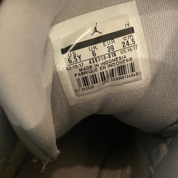 Air Jordan 13 - Picture 3 of 5